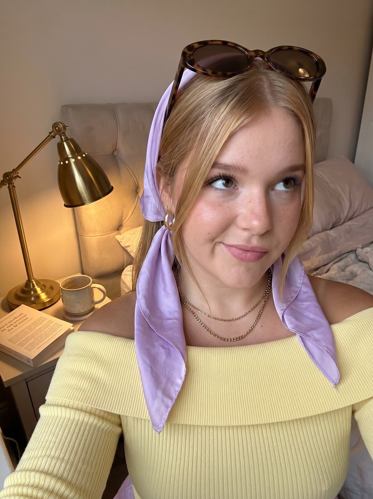Flirty Home Selfies: Halfface Lamp Keren (Ashley)