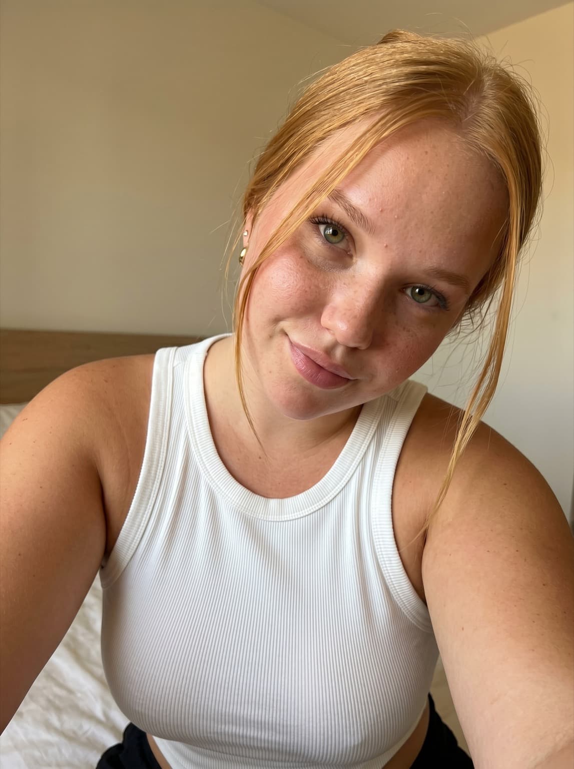 Flirty Home Selfies: Leanin Camera Hila (Brooke)