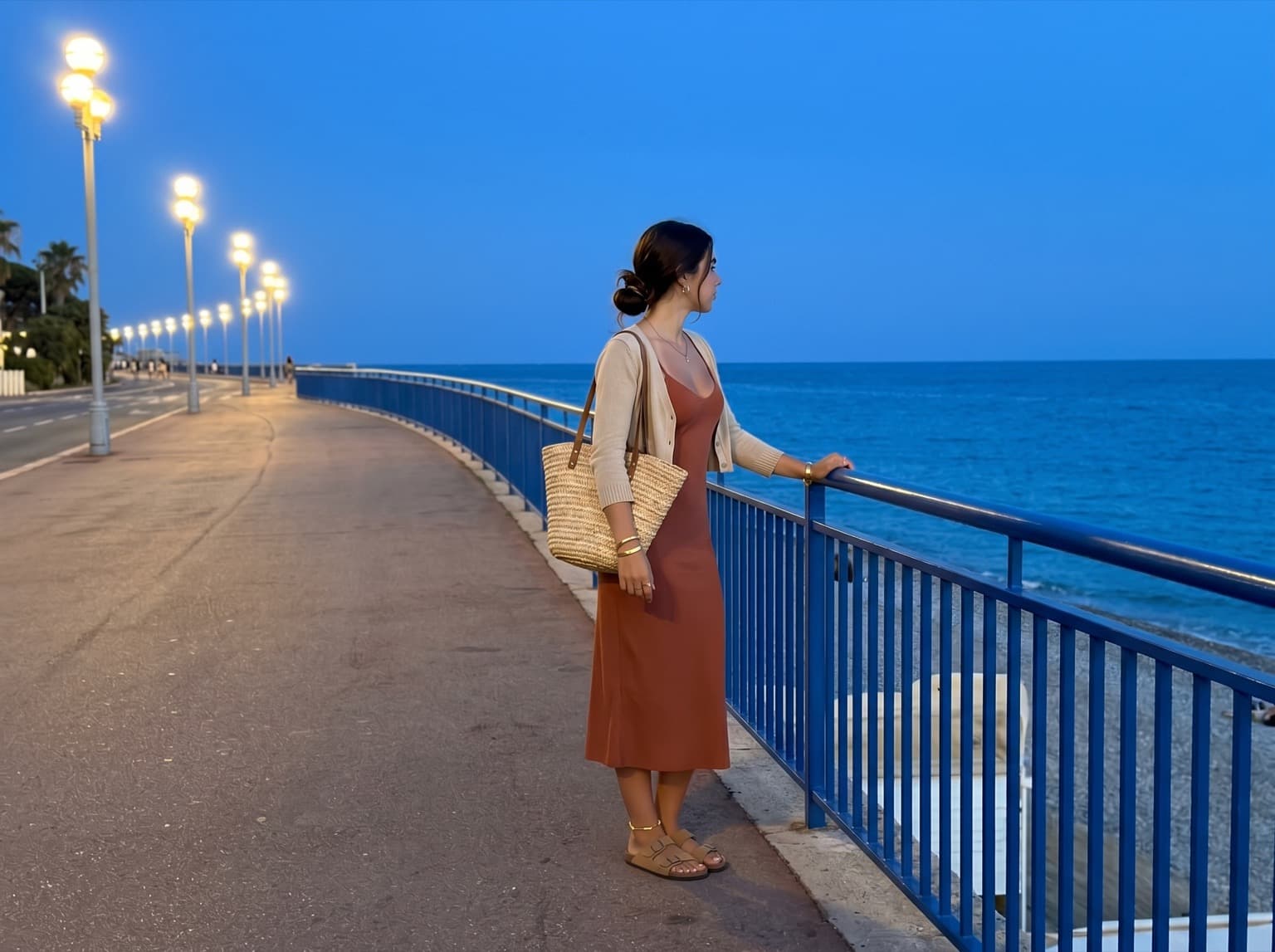 Blue-Hour Beach Promenade: 03 Bluehour Beach Promenade 002 (Hannah)